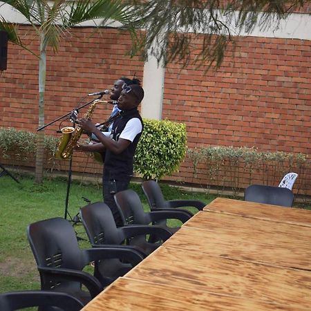 Acacia Hotel Mbarara Nyamitanga エクステリア 写真