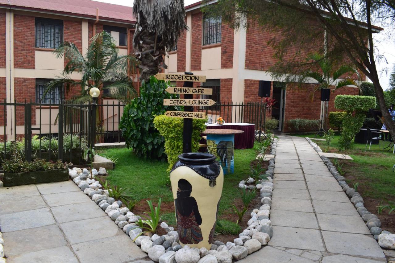 Acacia Hotel Mbarara Nyamitanga エクステリア 写真