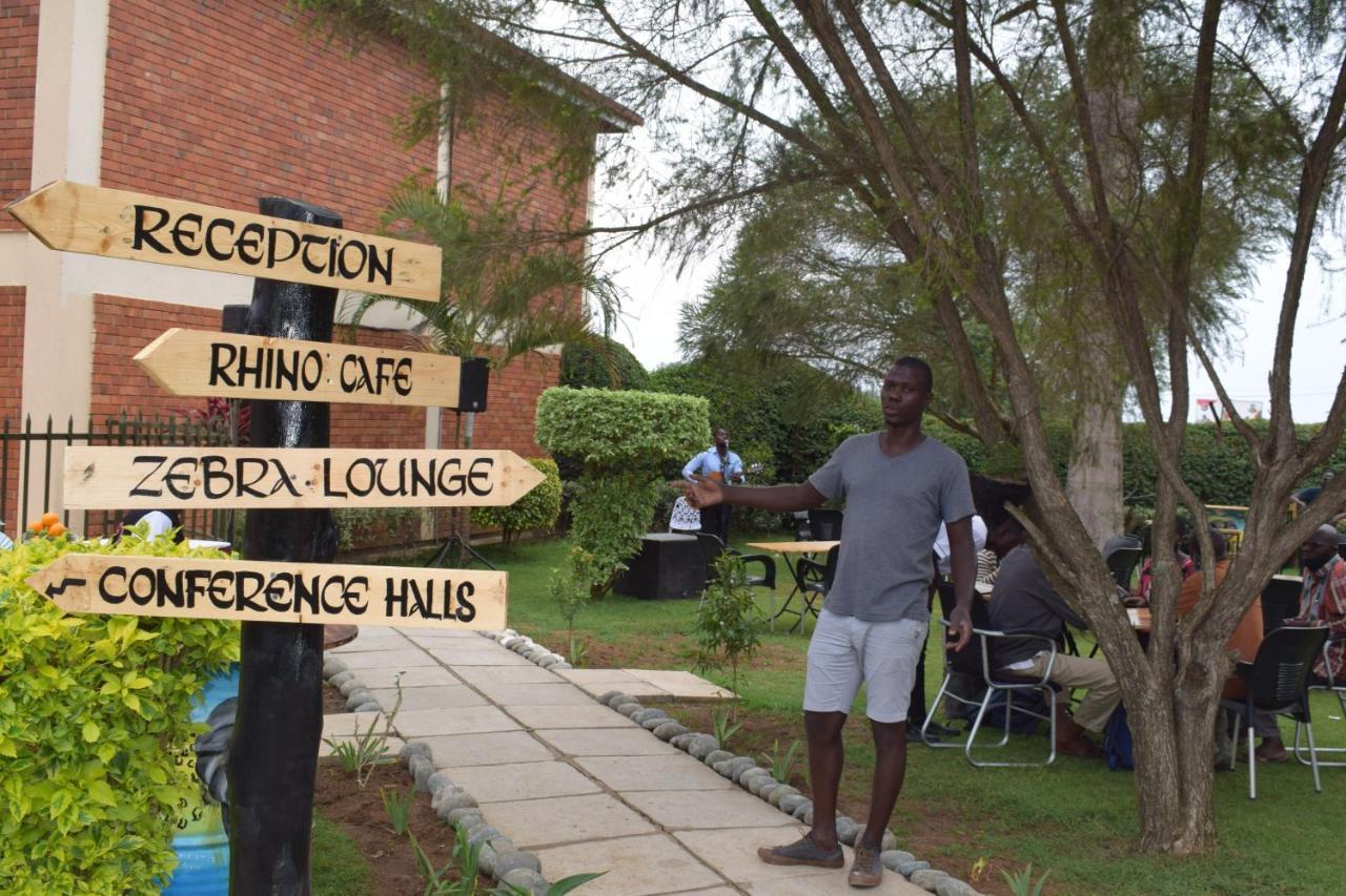Acacia Hotel Mbarara Nyamitanga エクステリア 写真