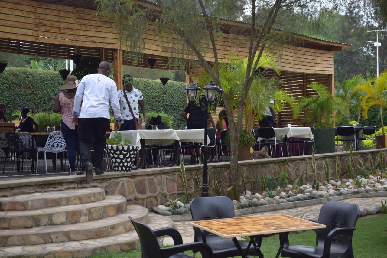 Acacia Hotel Mbarara Nyamitanga エクステリア 写真