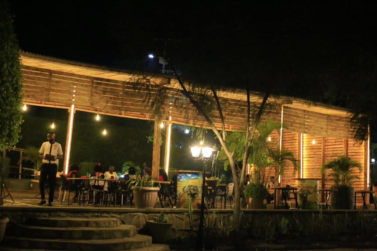 Acacia Hotel Mbarara Nyamitanga エクステリア 写真