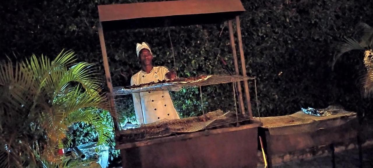 Acacia Hotel Mbarara Nyamitanga エクステリア 写真